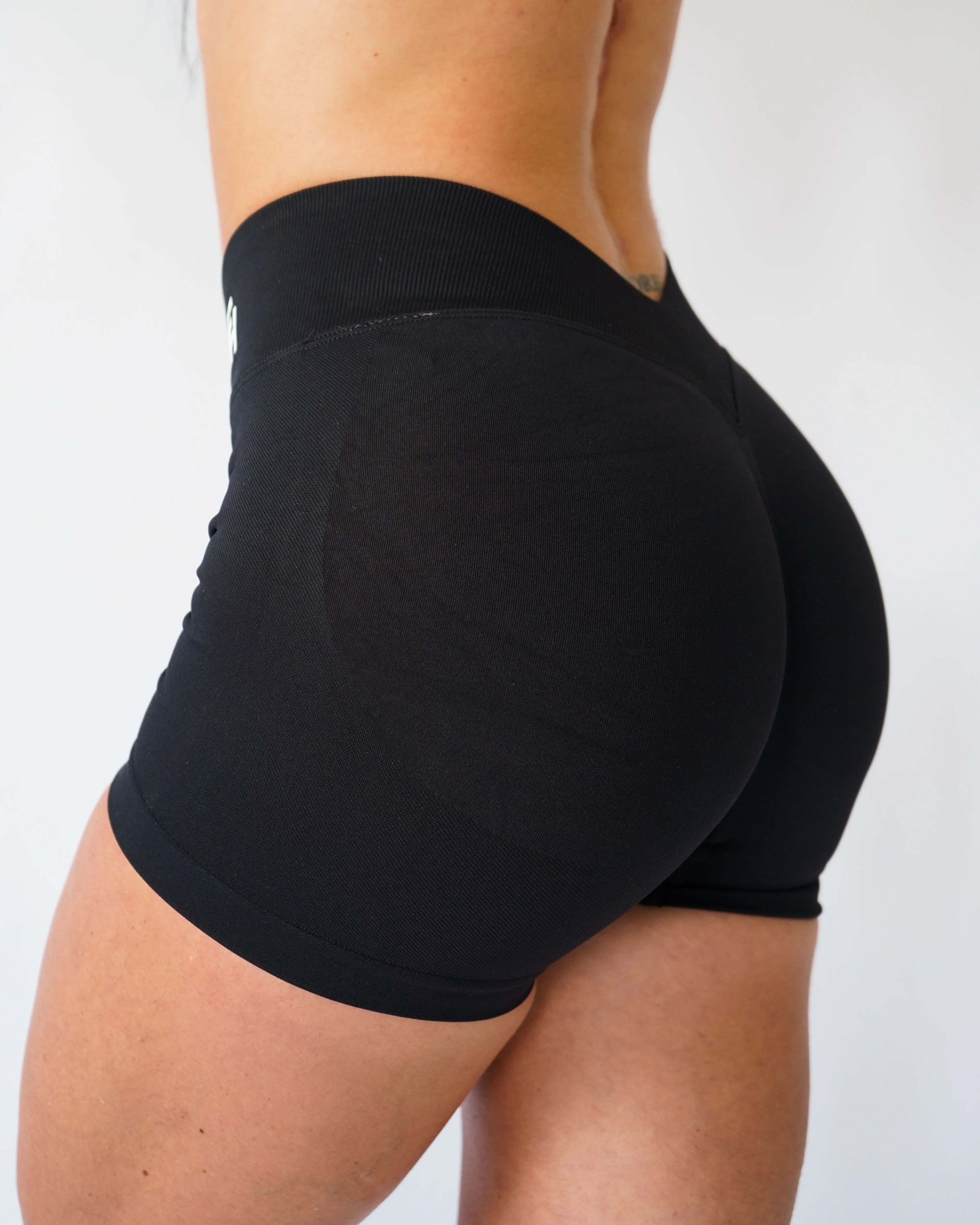 Ascend V-Back Shorts 4" - Black - Image 2