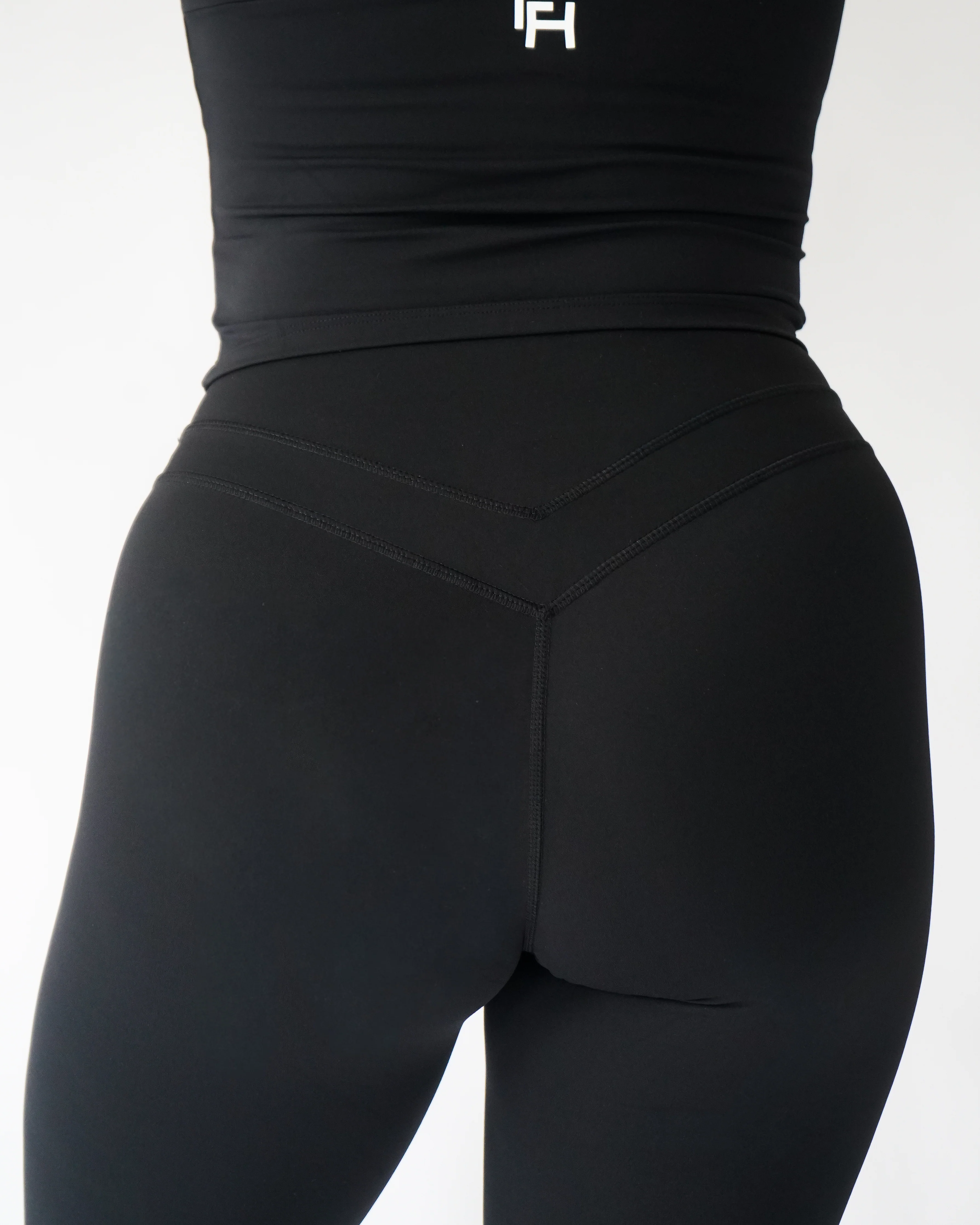 Effortless High-Rise Leggings 26" - Black - Image 4