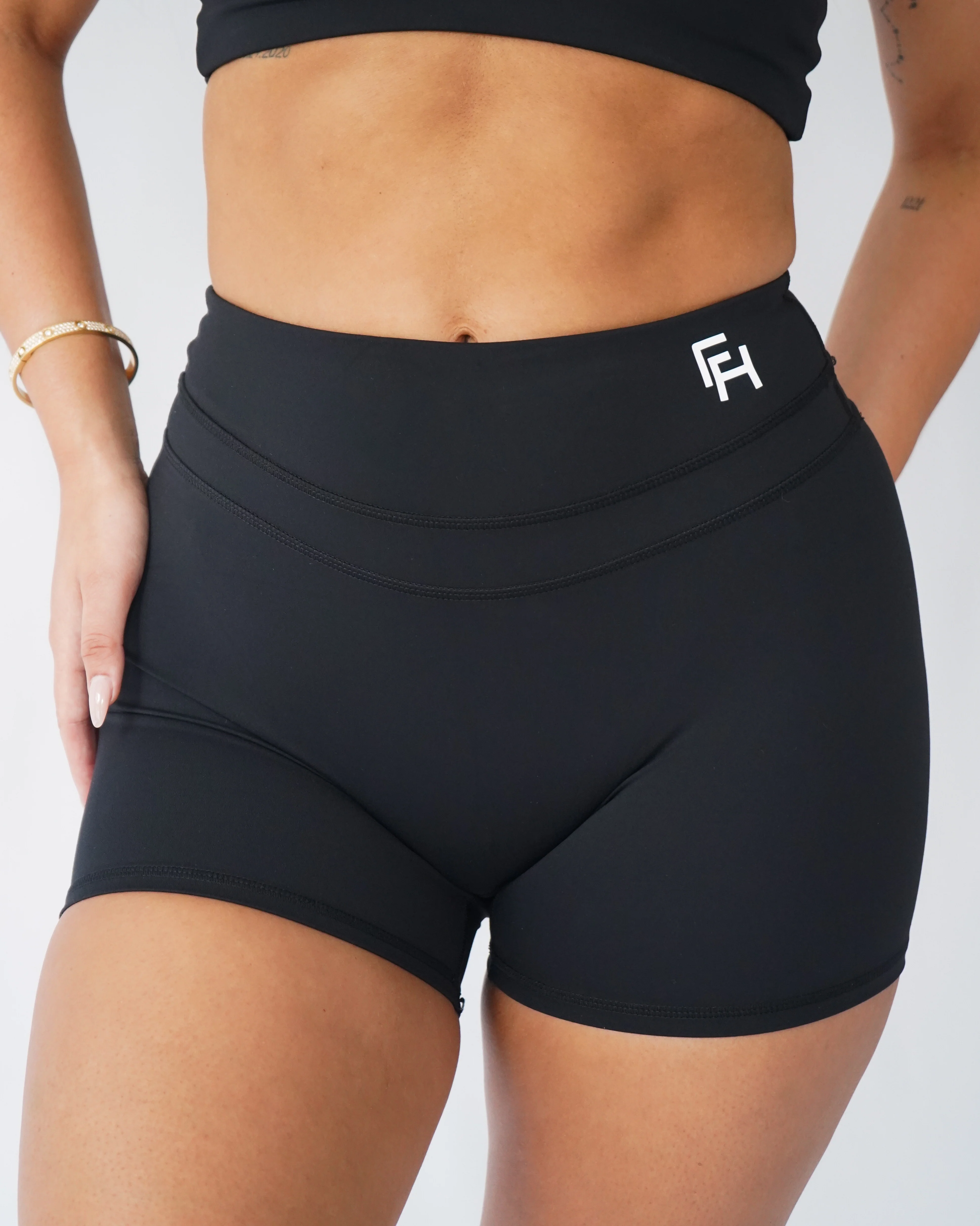Effortless Shorts 4.5" - Black - Image 2