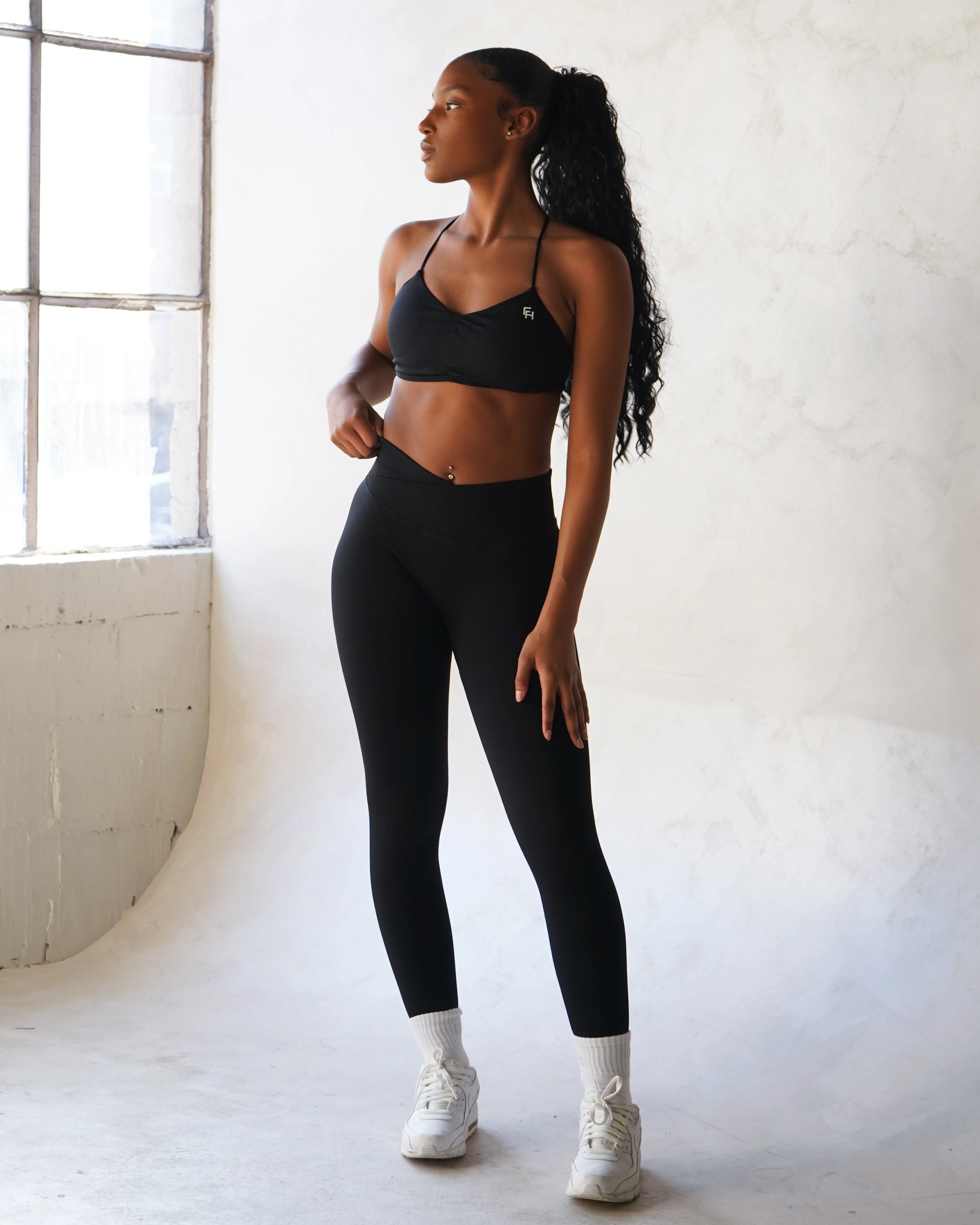 MotionSculpt V-Waist Leggings - Black - Image 3