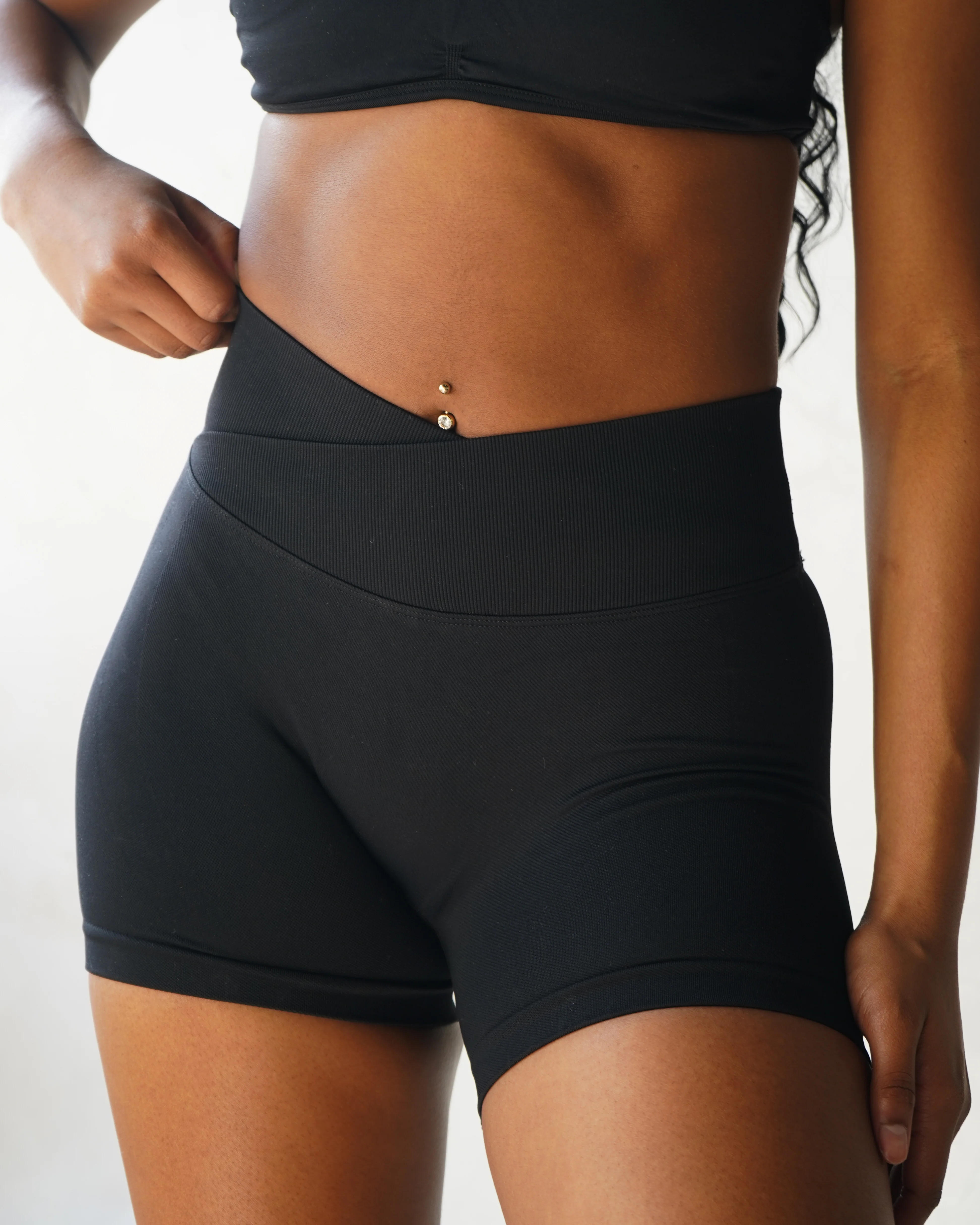 MotionSculpt V-Waist Shorts - Black