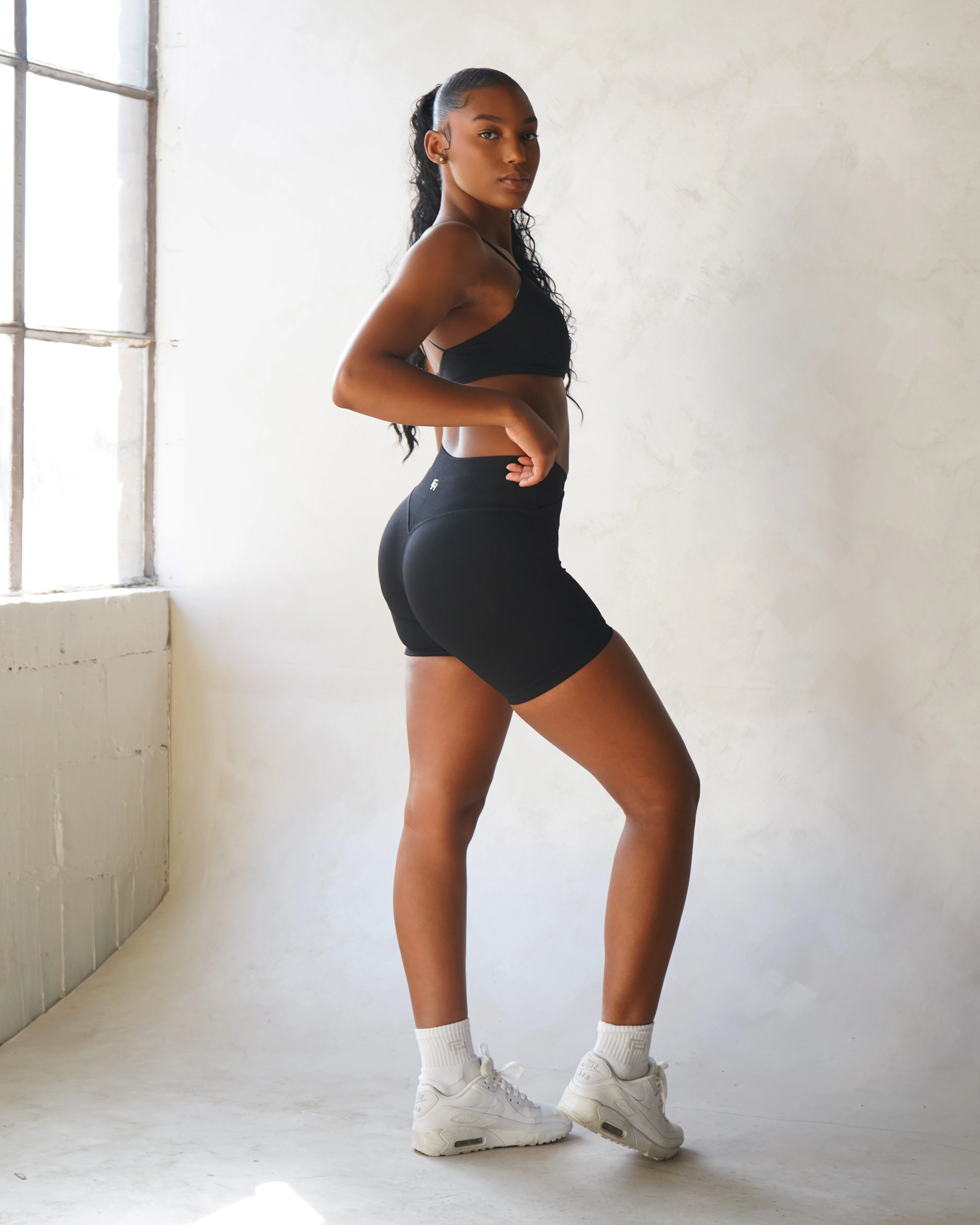 MotionSculpt V-Waist Shorts - Black - Image 3